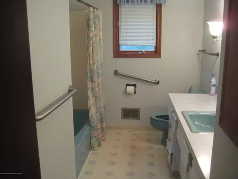 11888 E Andre Dr, Grand Ledge, MI 48837 photo 5