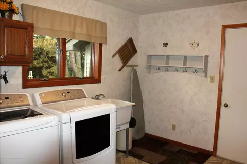 13909 Webster Rd, Bath, MI 48808 photo 11