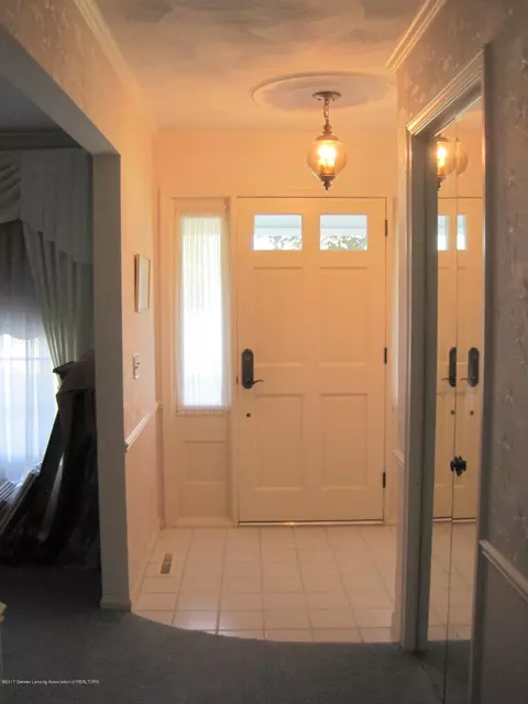 11881 E Andre Dr, Grand Ledge, MI 48837 photo 3