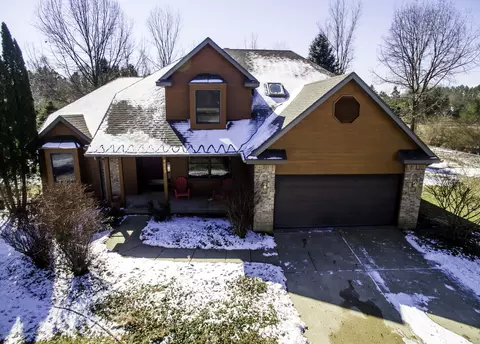 9822 Missaukee Ln, Haslett, MI 48840 photo 3