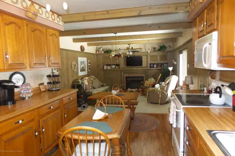 3415 Springbrook Ln, Lansing, MI 48917 photo 9
