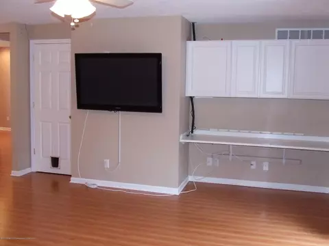 1046 Maycroft Rd, Lansing, MI 48917 photo 7