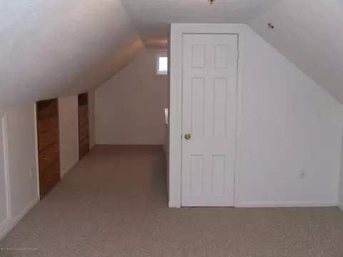 1046 Maycroft Rd, Lansing, MI 48917 photo 12