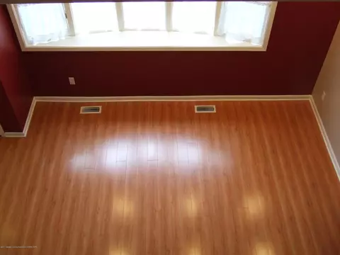 1046 Maycroft Rd, Lansing, MI 48917 photo 14