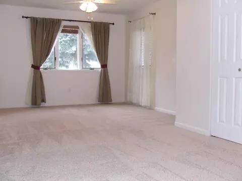 1046 Maycroft Rd, Lansing, MI 48917 photo 9