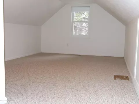 1046 Maycroft Rd, Lansing, MI 48917 photo 13