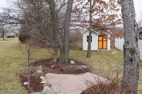 1043 Oakwood Dr, Dewitt, MI 48820 photo 22