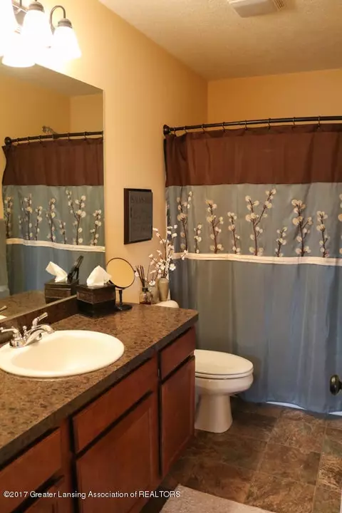 1043 Oakwood Dr, Dewitt, MI 48820 photo 13