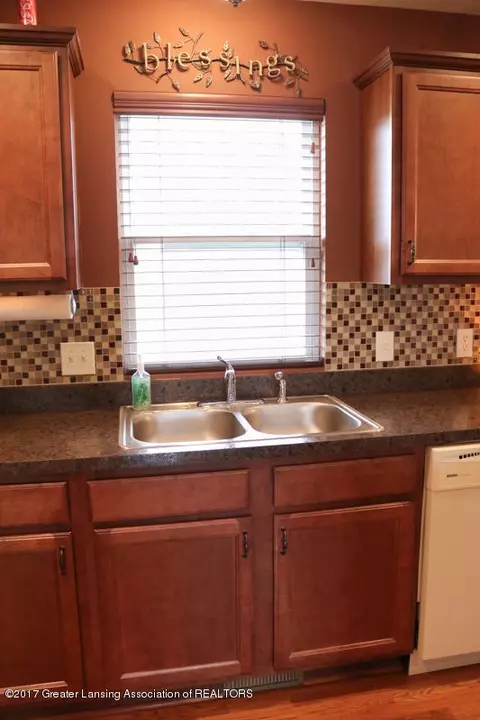 1043 Oakwood Dr, Dewitt, MI 48820 photo 6