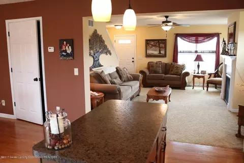 1043 Oakwood Dr, Dewitt, MI 48820 photo 9