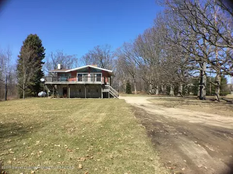 4995 E Taft, Saint Johns, MI 48879 photo 2