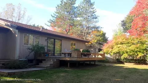 1140 Woodside Dr, Haslett, MI 48840 photo 2