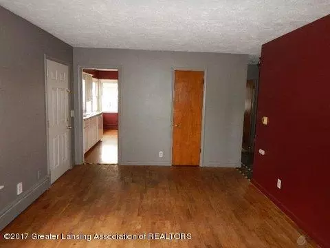 2015 W Maple St, Lansing, MI 48915 photo 4