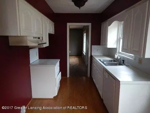 2015 W Maple St, Lansing, MI 48915 photo 3