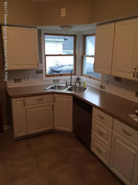 809 Andrus Ave, Lansing, MI 48917 photo 5
