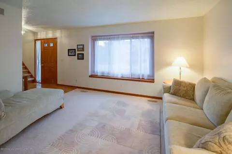 640 Canoga Ln, Haslett, MI 48840 photo 3