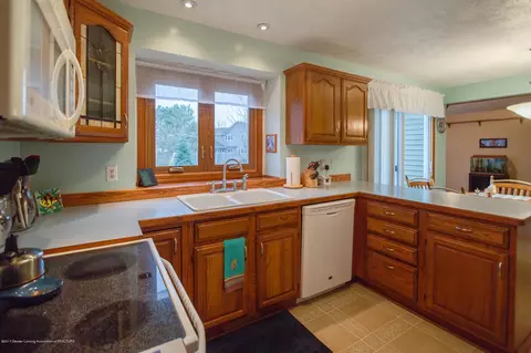 640 Canoga Ln, Haslett, MI 48840 photo 5