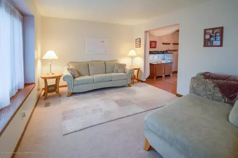 640 Canoga Ln, Haslett, MI 48840 photo 2