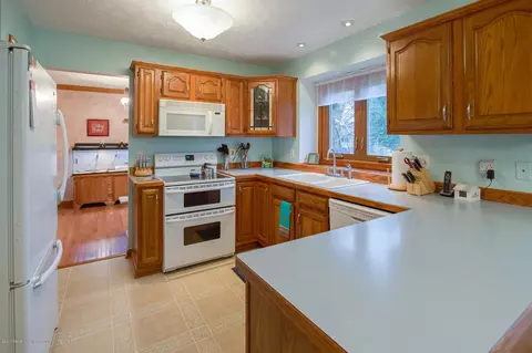 640 Canoga Ln, Haslett, MI 48840 photo 6