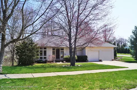 402 W Dill Dr, Dewitt, MI 48820 photo 1