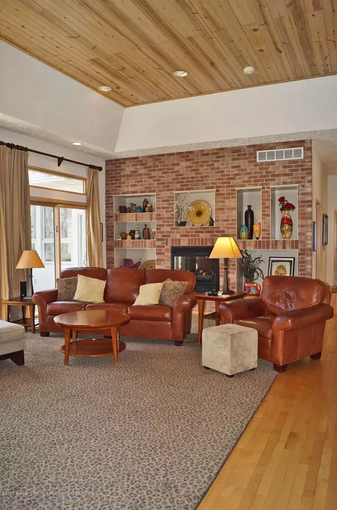 402 W Dill Dr, Dewitt, MI 48820 photo 9