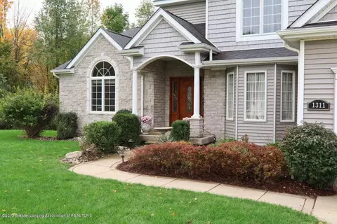 1311 Poppy Ln, Dewitt, MI 48820 photo 4