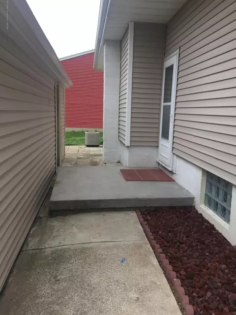 603 N N Brg, Dewitt, MI 48820 photo 3