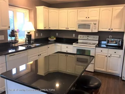 5337 Haversham, Haslett, MI 48840 photo 11