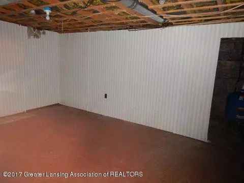 5597 Eugene Dr, Dimondale, MI 48821 photo 11