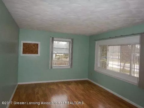 5597 Eugene Dr, Dimondale, MI 48821 photo 3