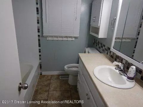 5597 Eugene Dr, Dimondale, MI 48821 photo 4