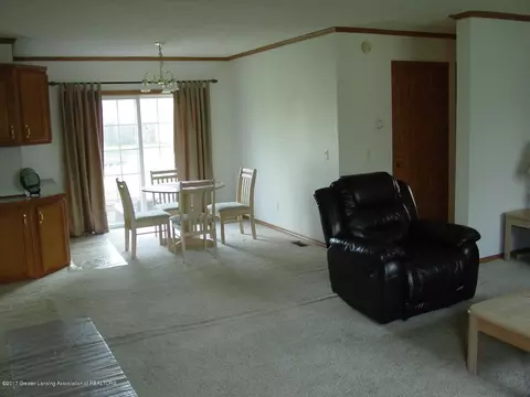 826 E Frederick Ave, Lansing, MI 48906 photo 5