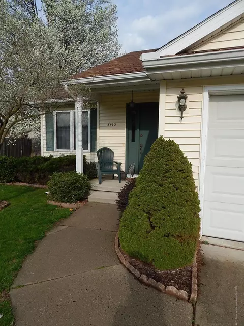 2410 Skye Rd, Lansing, MI 48911 photo 2