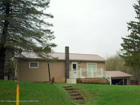 225 N Franklin St, Maple Rapids, MI 48853 photo 1