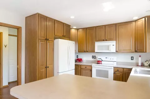 2157 Beechnut Trl, Holt, MI 48842 photo 5