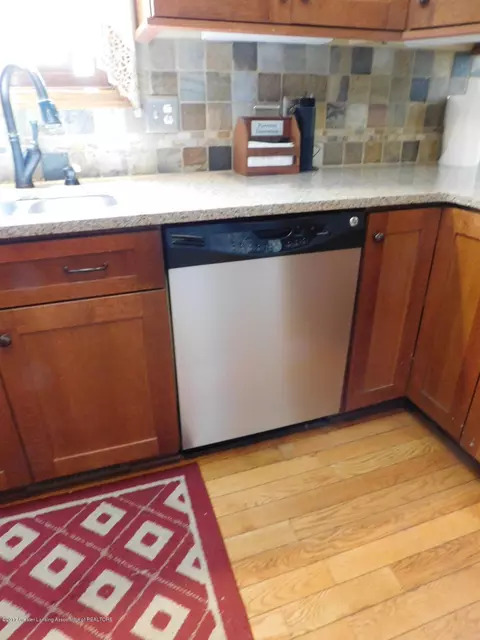 1940 Carson St, Lansing, MI 48911 photo 9