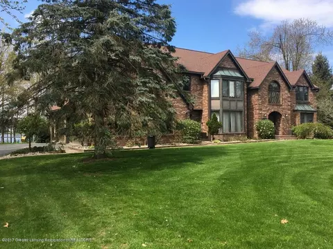 808 E Geneva Dr, Dewitt, MI 48820 photo 2