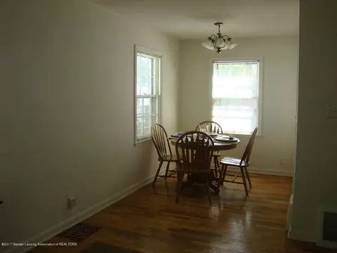 3121 Cedarbrook Ave, Lansing, MI 48910 photo 9