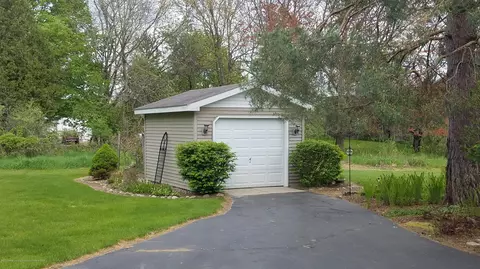 7840 Hunter Rd, Bath, MI 48808 photo 3