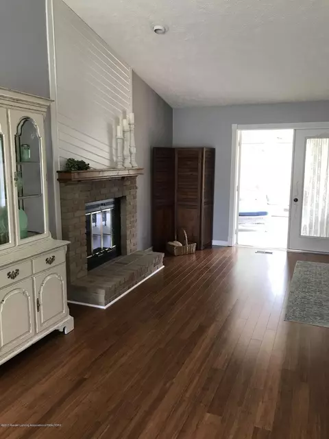 403 Jade Dr, Lansing, MI 48917 photo 6