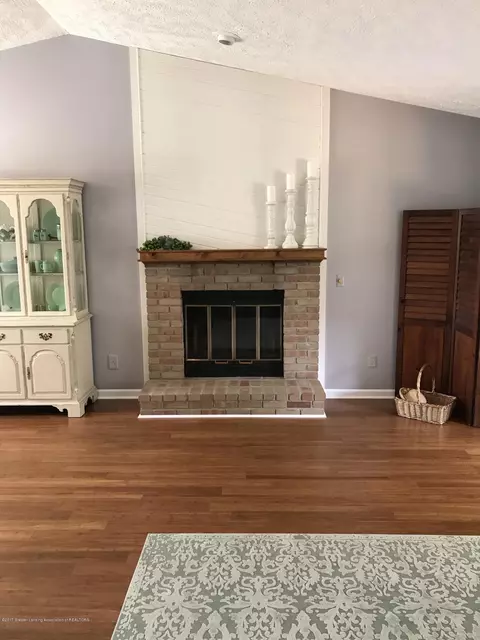 403 Jade Dr, Lansing, MI 48917 photo 8