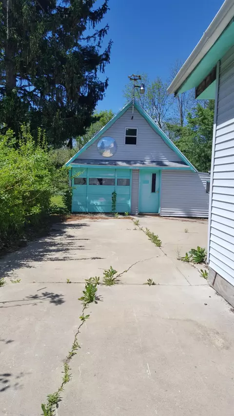 2079 Cedar St, Holt, MI 48842 photo 4