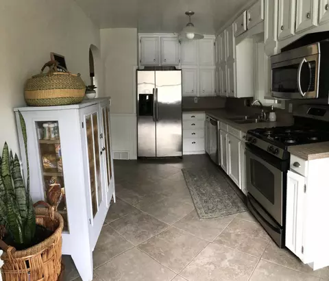 1047 W State Rd, Lansing, MI 48906 photo 2