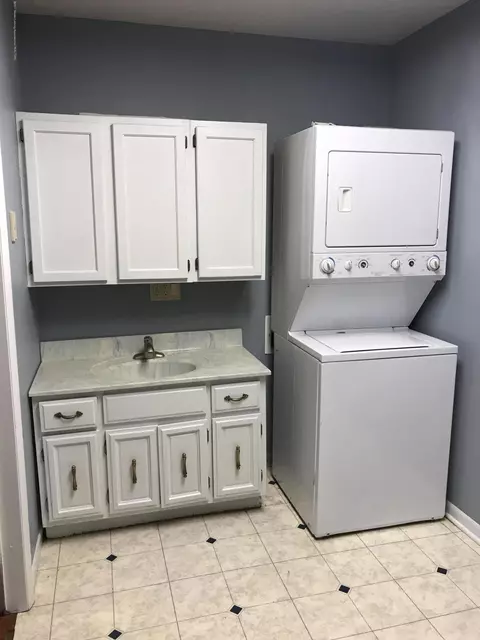 1047 W State Rd, Lansing, MI 48906 photo 6