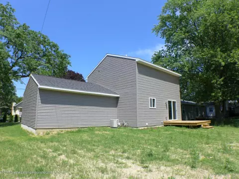 723 Williams, Williamston, MI 48895 photo 2