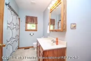 604 E Higham St, Saint Johns, MI 48879 photo 7