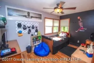 604 E Higham St, Saint Johns, MI 48879 photo 9