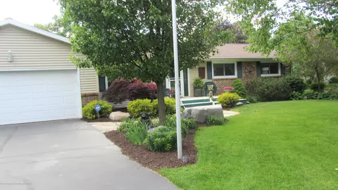 6705 Lansdown Dr, Dimondale, MI 48821 photo 2