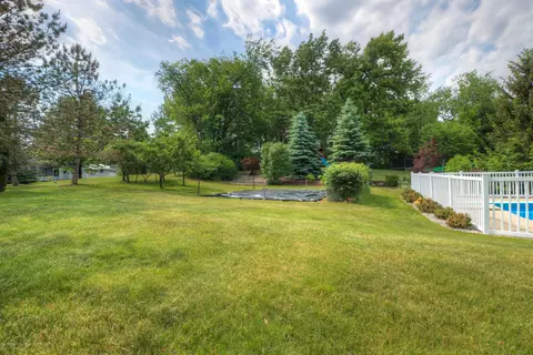 407 W Dill Dr, Dewitt, MI 48820 photo 27