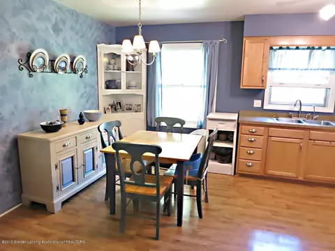 803 E Mcconnell St, Saint Johns, MI 48879 photo 9